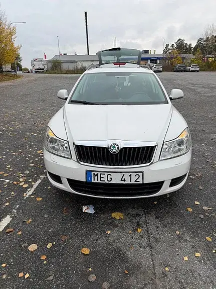 Skoda Octavia 2012 photo 2