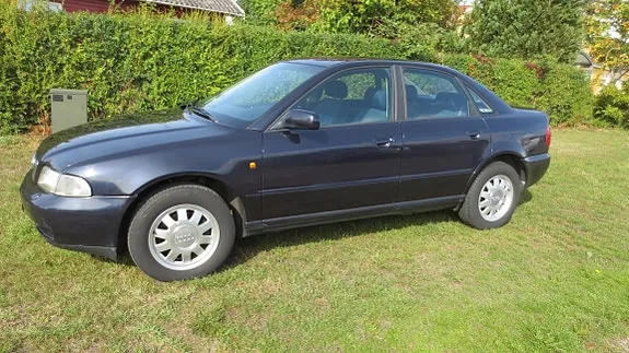 Audi A4 1998 photo 4