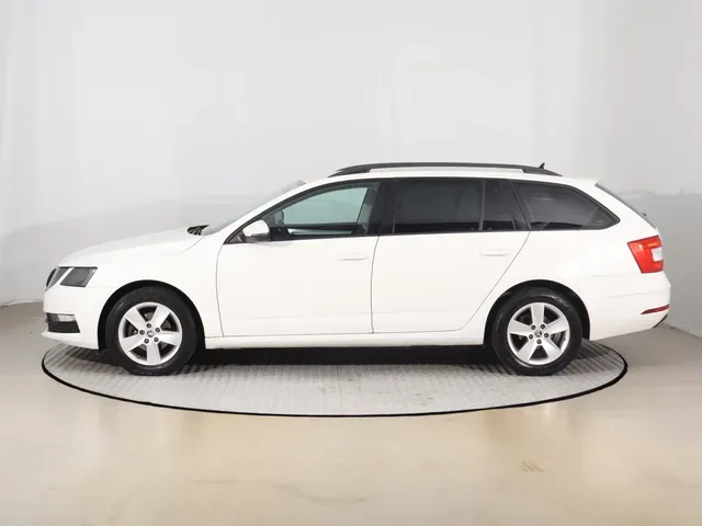 Skoda Octavia Combi 2020 photo 2