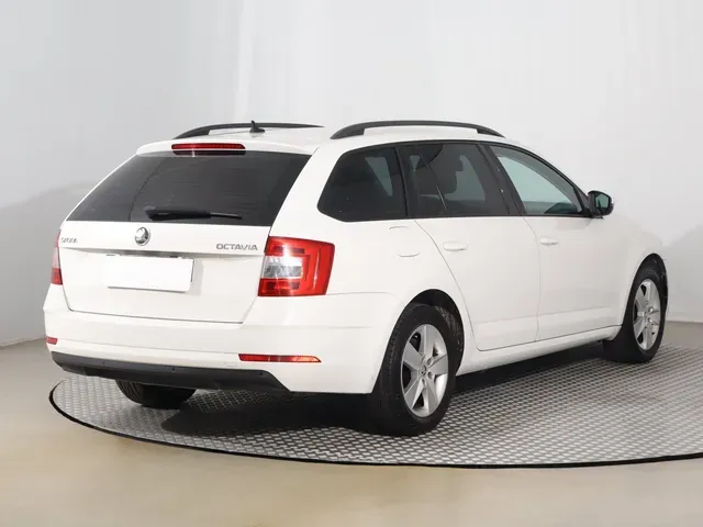 Skoda Octavia Combi 2020 photo 4