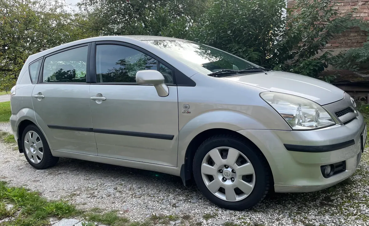 Toyota Corolla Verso 2004 photo 3