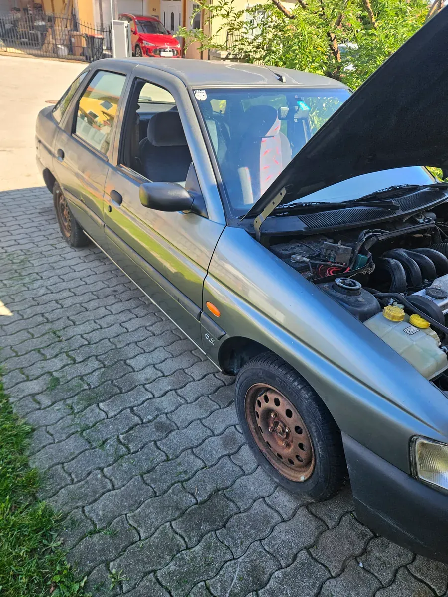 Ford Escort 1995 photo 3
