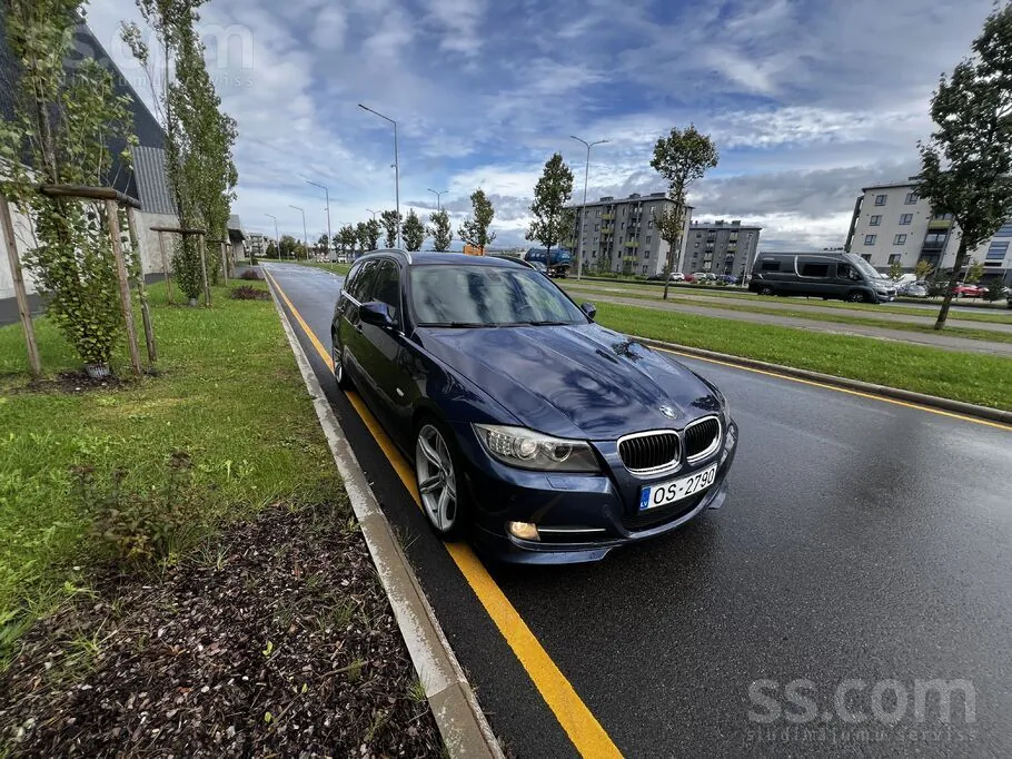 BMW E91 2010 photo 2