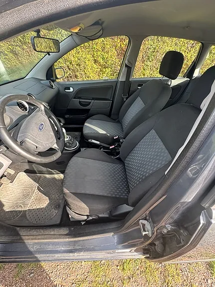 Ford Fiesta 2004 photo 3