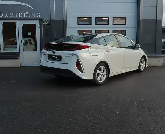 Toyota Prius 2018 photo 2
