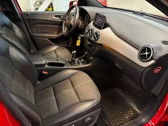 Mercedes-Benz B 180 2013 photo 5