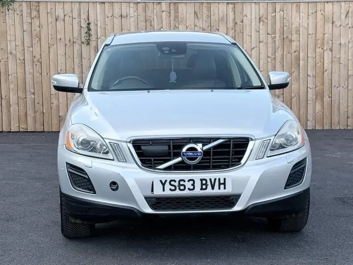 Volvo Xc60 2020 photo 2