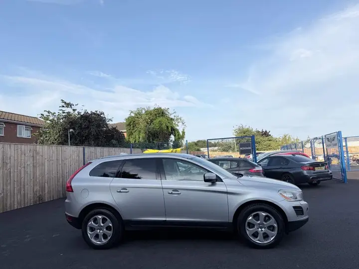 Volvo Xc60 2020 photo 4
