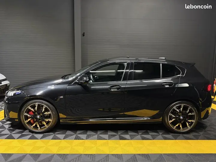 BMW 1 Series 2025 photo 2