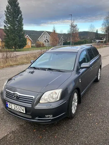 Toyota Avensis 2005 photo 2