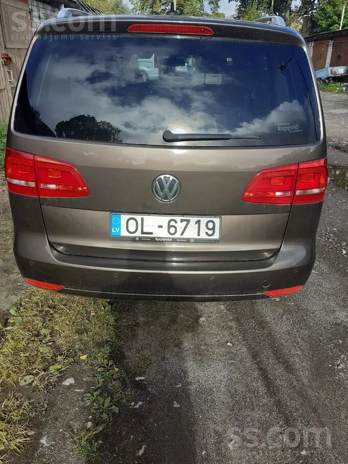 Volkswagen Touran 2011 photo 3