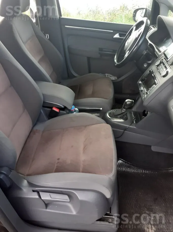 Volkswagen Touran 2011 photo 5