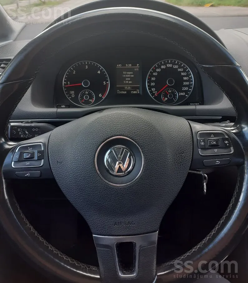 Volkswagen Touran 2011 photo 4