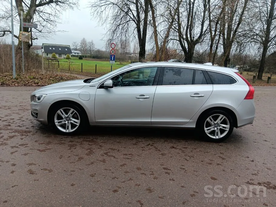 Volvo V60 2014 photo 2
