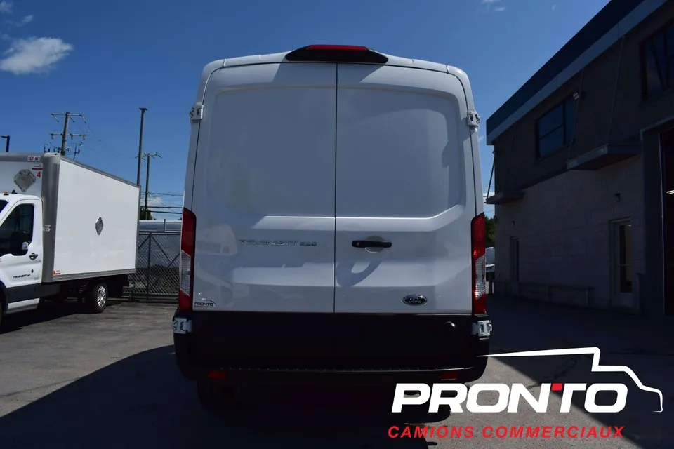 Ford Transit 2024 photo 5
