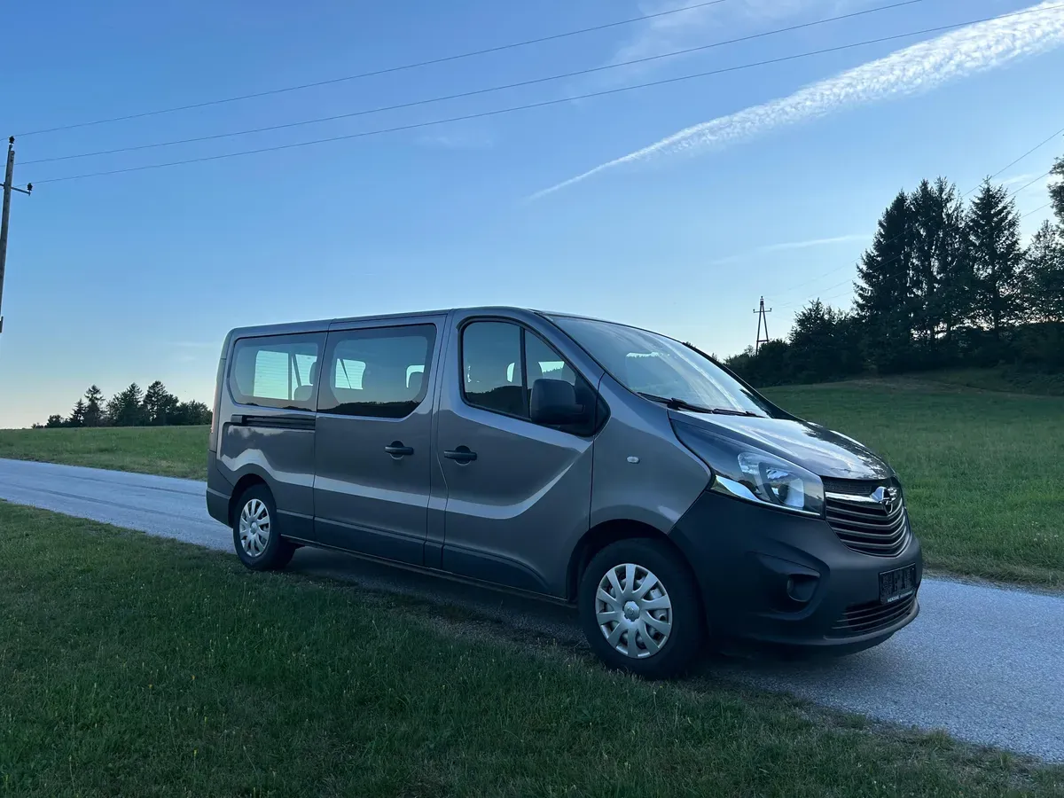 Opel Vivaro 2017 photo 2