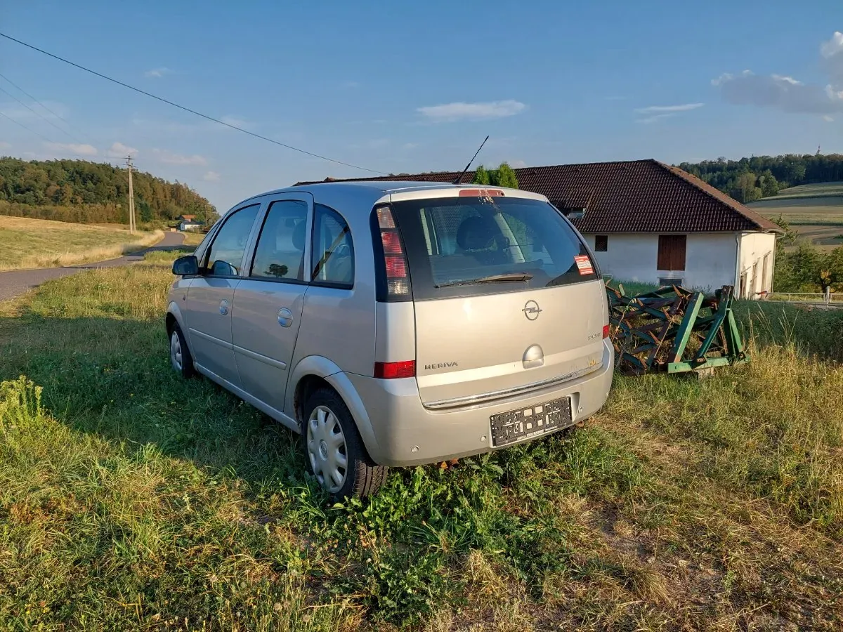 Opel Meriva 2010 photo 2