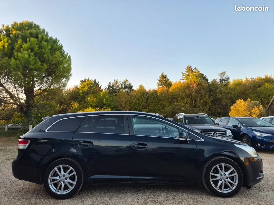 Toyota Avensis 2011 photo 5