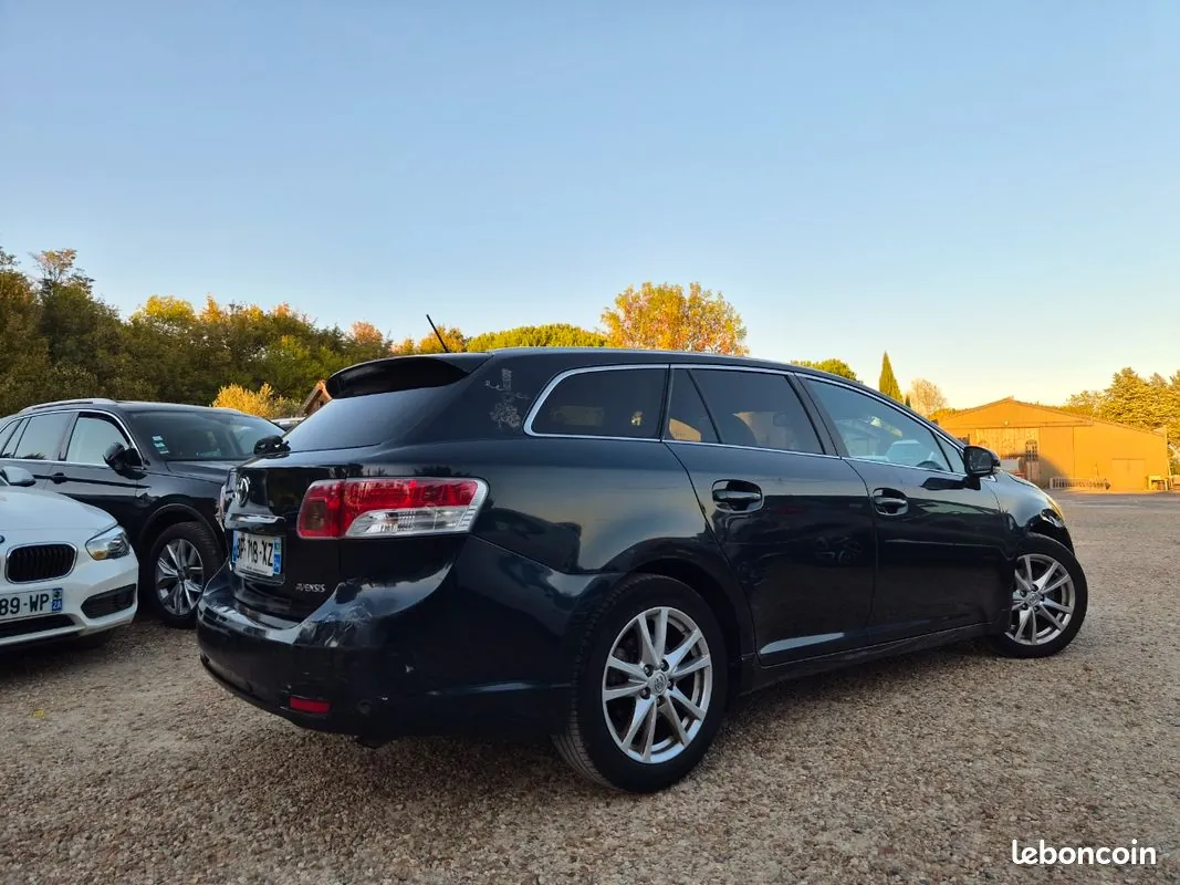 Toyota Avensis 2011 photo 4
