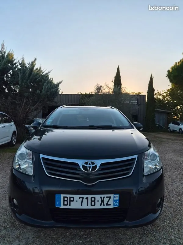 Toyota Avensis 2011 photo 2