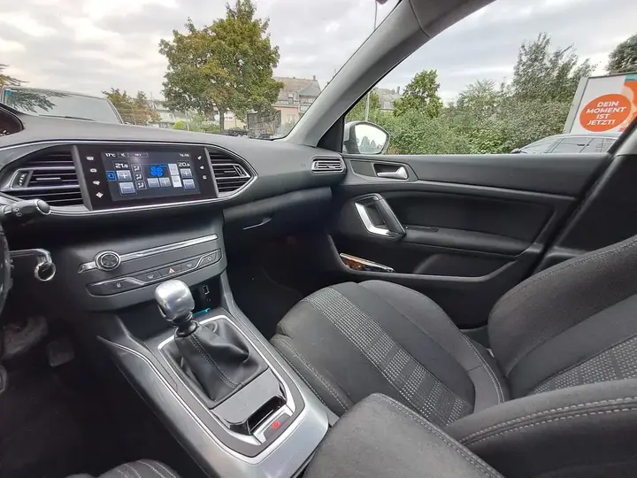Peugeot 308 2015 photo 2