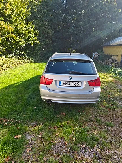 BMW 320D 2011 photo 2