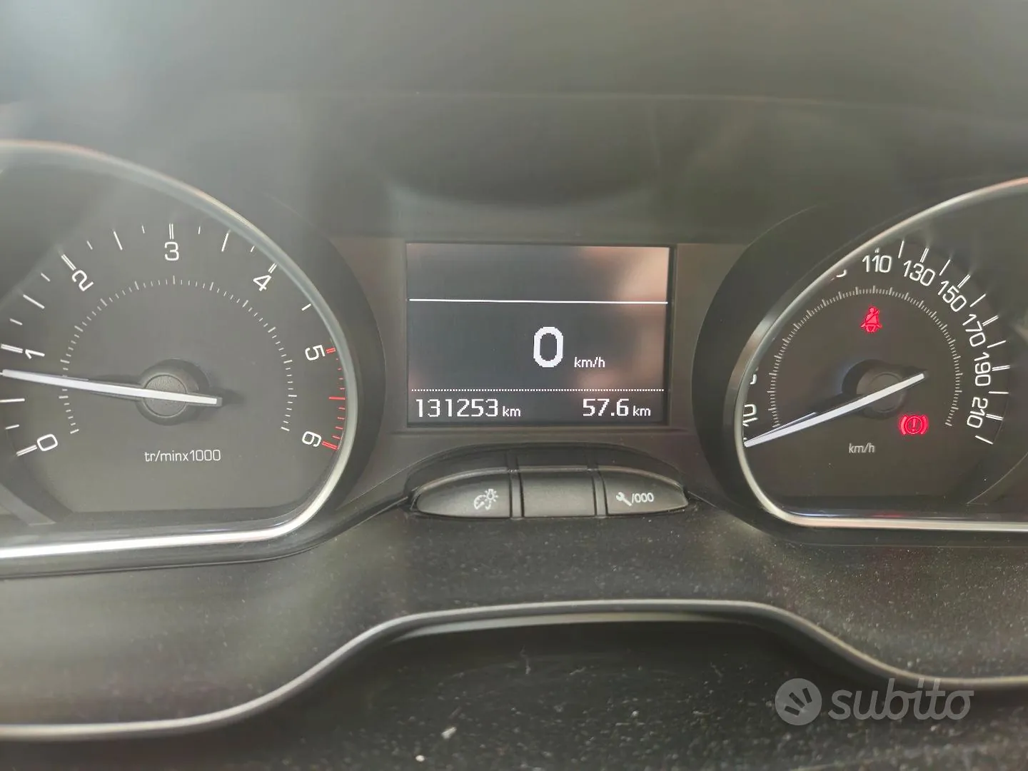 Peugeot 208 2016 photo 4