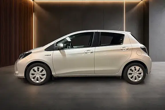 Toyota Yaris 2012 photo 2