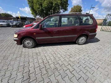 Mitsubishi Space Wagon 2002 photo 3