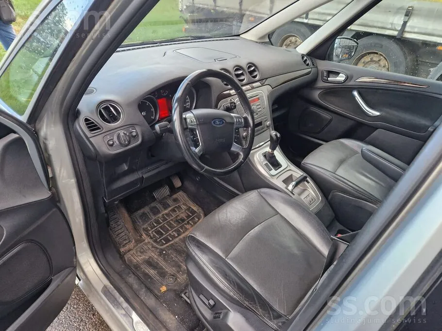 Ford Galaxy 2009 photo 4