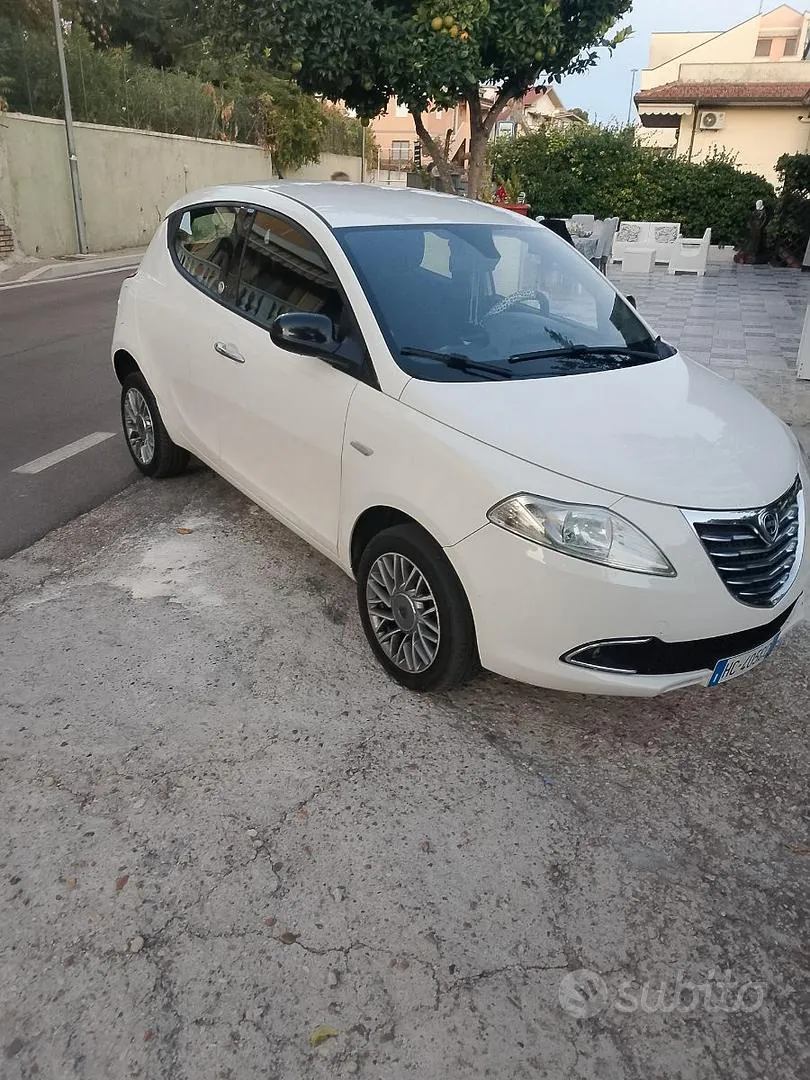 Lancia Ypsilon