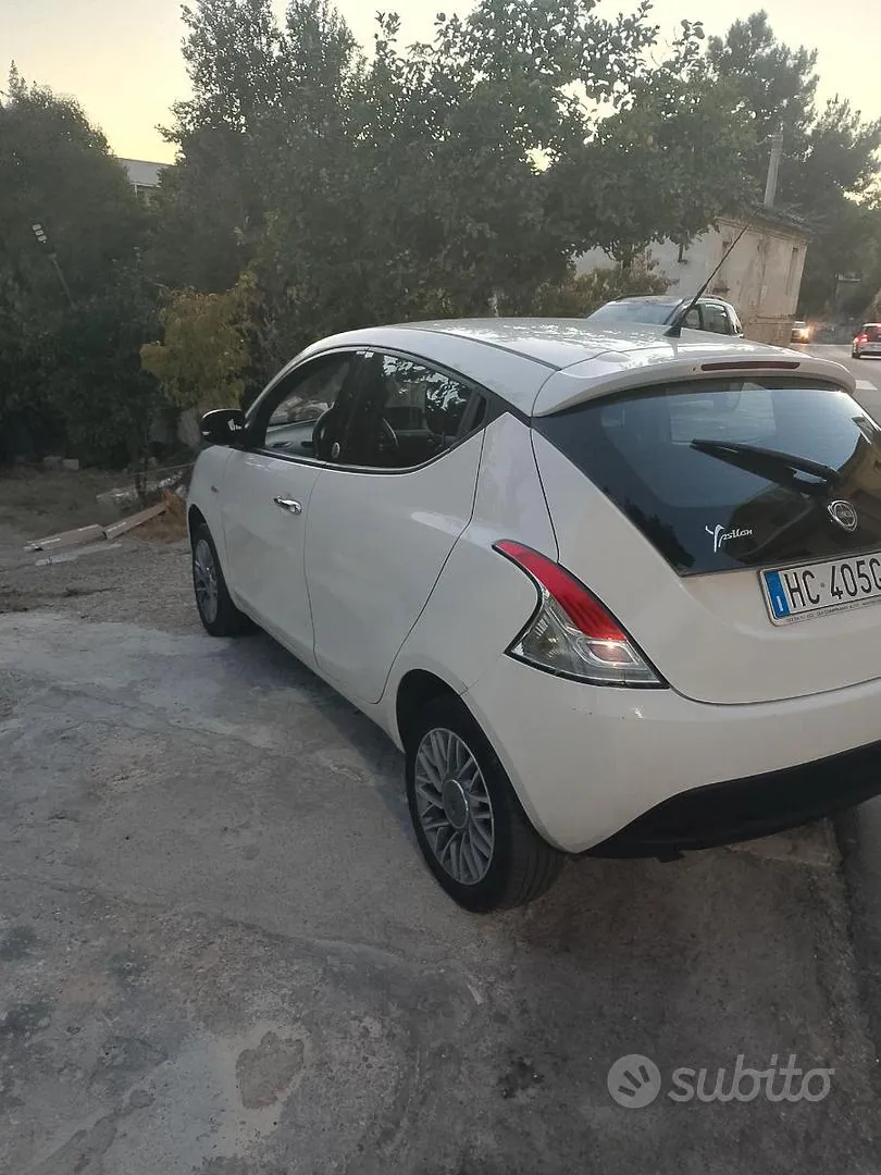Lancia Ypsilon 2014 photo 2