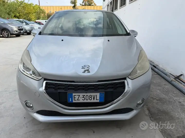 Peugeot 208 2015 photo 2