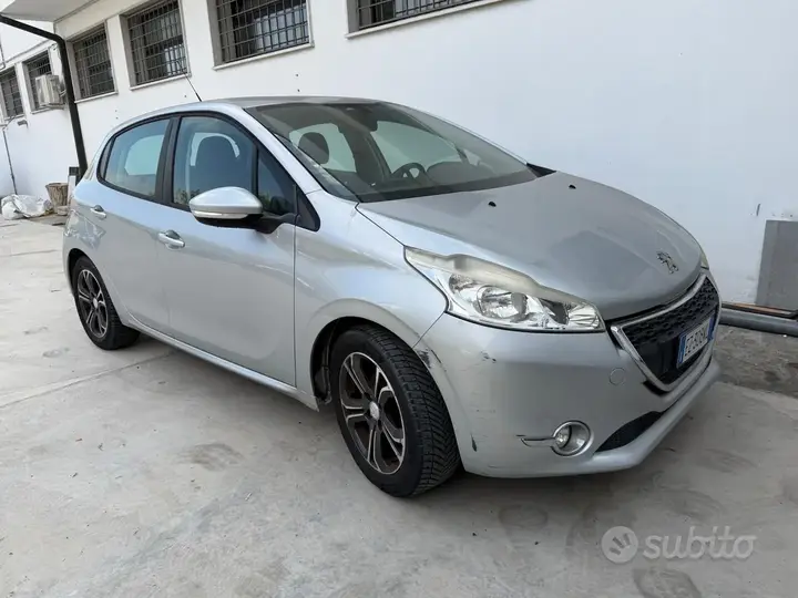 Peugeot 208 2015 photo 3