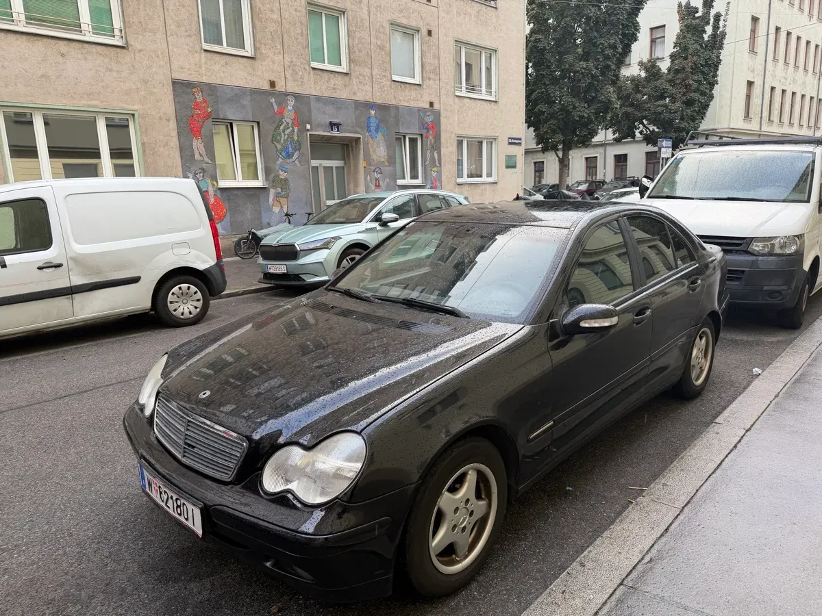 Mercedes-Benz C-Class 2004 photo 3