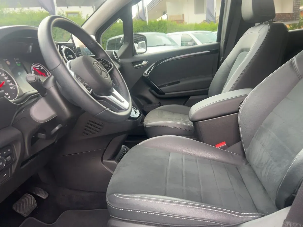 Mercedes-Benz E-Class 2023 photo 2