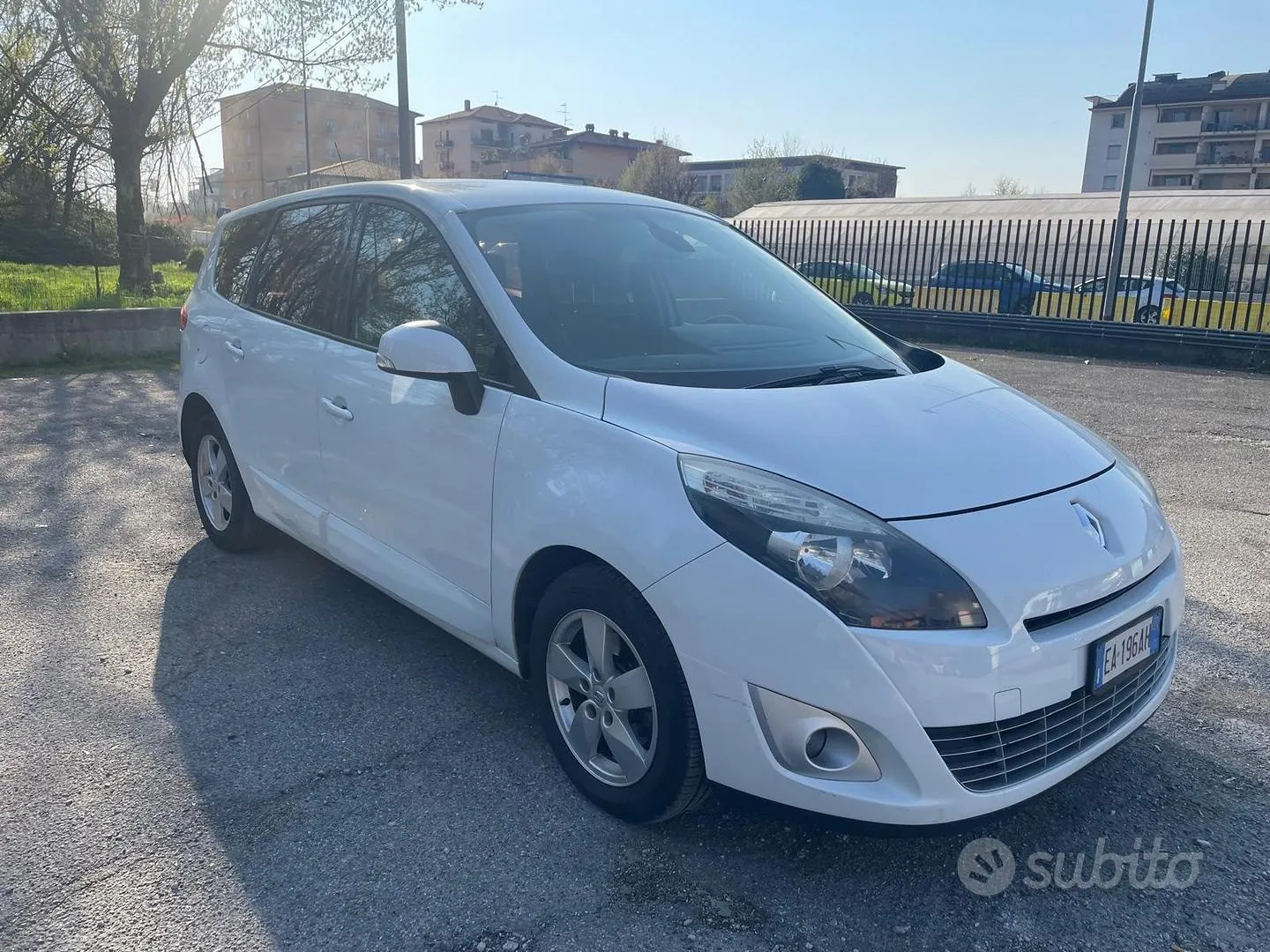 Renault Scenic 2009 photo 2