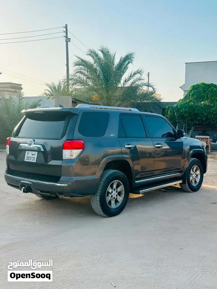 Toyota 4Runner 2011 photo 2