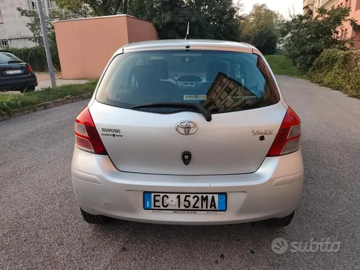 Toyota Yaris 2010 photo 5