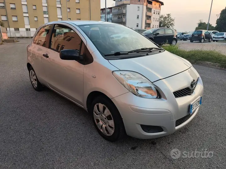 Toyota Yaris 2010 photo 3