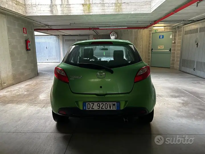 Mazda Mazda2 2009 photo 2