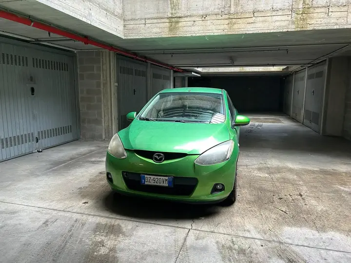 Mazda Mazda2 2009 photo 4
