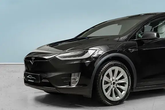 Tesla Model X 2017 photo 2