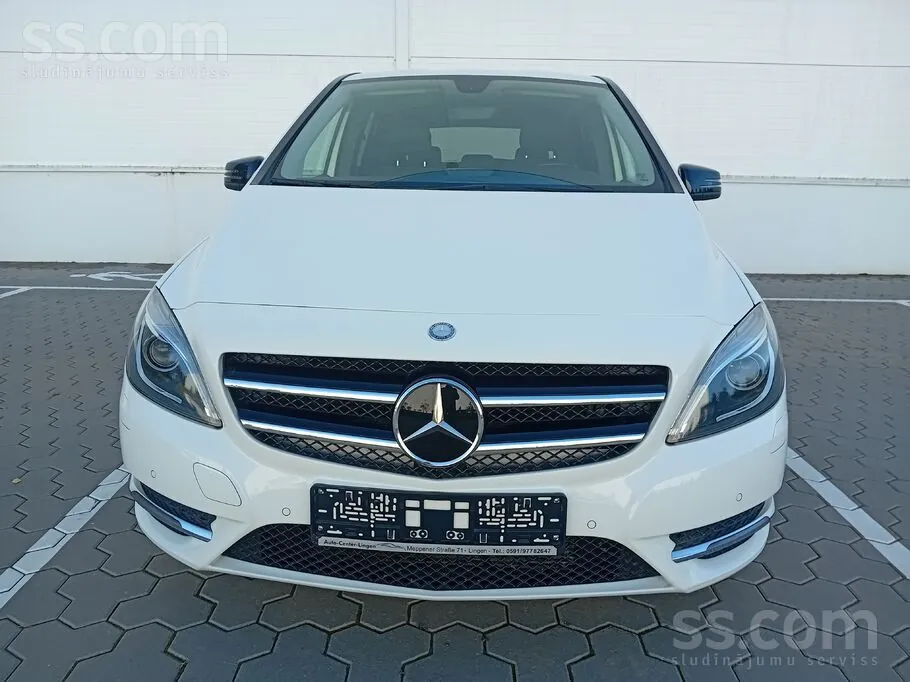 Mercedes-Benz B180 2014 photo 2