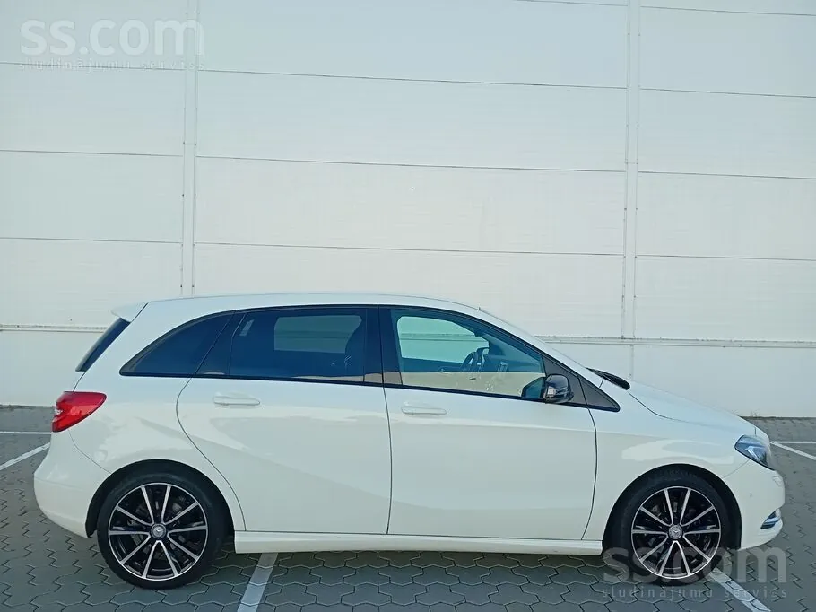 Mercedes-Benz B180 2014 photo 3