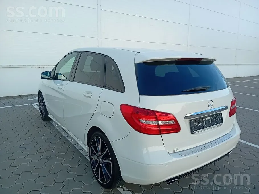Mercedes-Benz B180 2014 photo 4