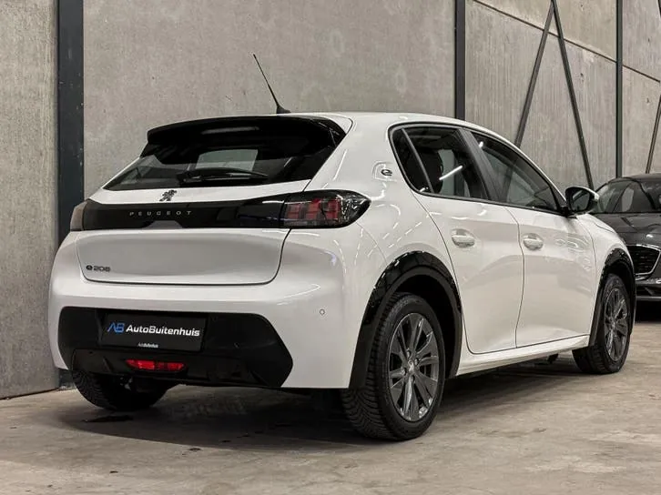 Peugeot 208 2021 photo 2