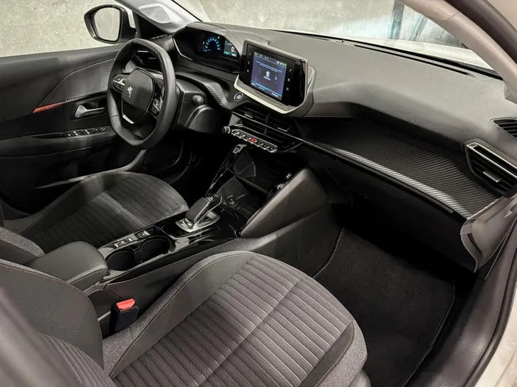 Peugeot 208 2021 photo 3