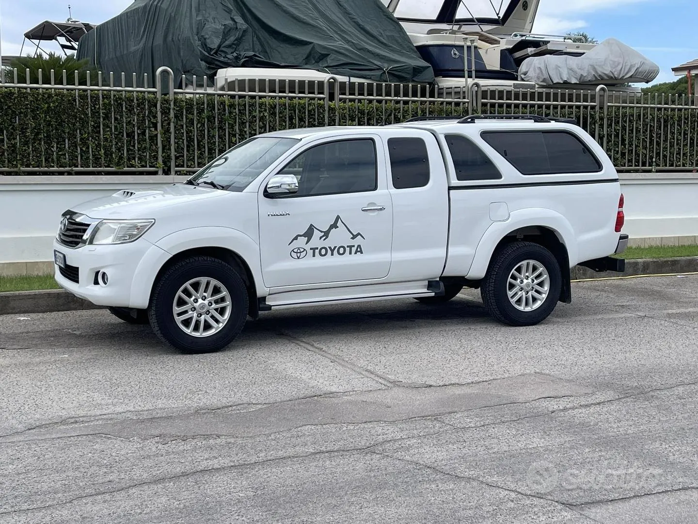 Toyota Hilux 2013 photo 2