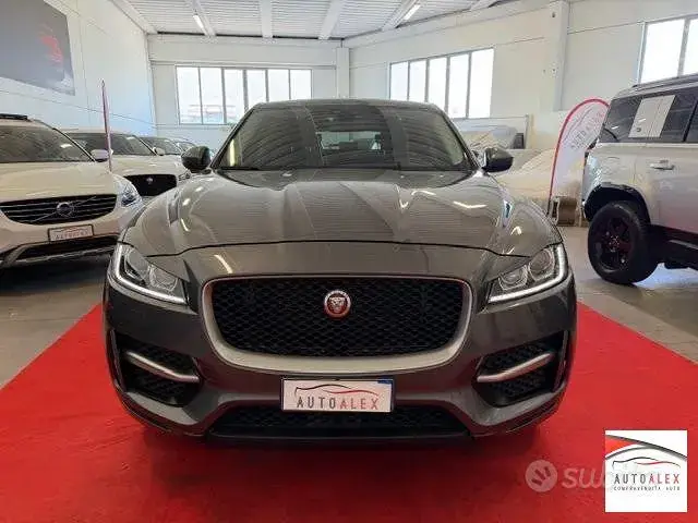 Jaguar F-Pace 2017 photo 2